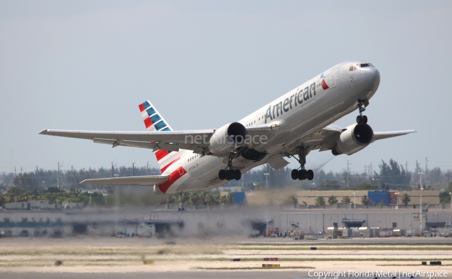 American Airlines Boeing 767-323(ER) (N7375A) | Photo 295701