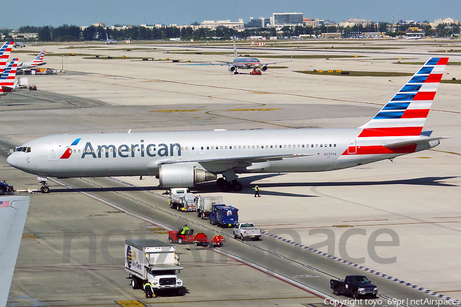 American Airlines Boeing 767-323(ER) (N7375A) | Photo 72130