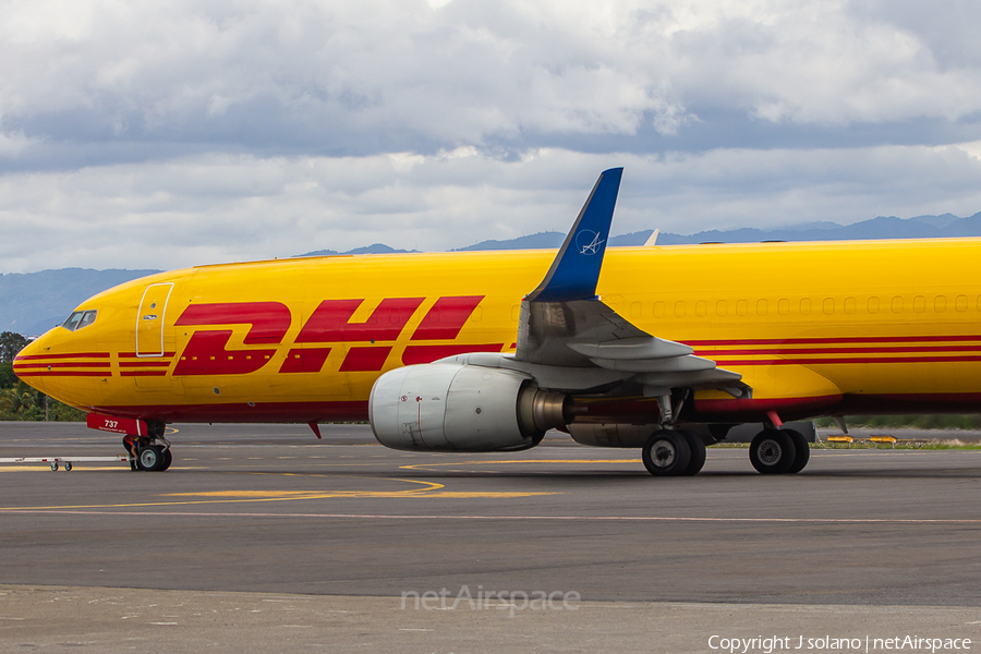 DHL (iAero Airways) Boeing 737-86N(BDSF) (N737KT) | Photo 510054