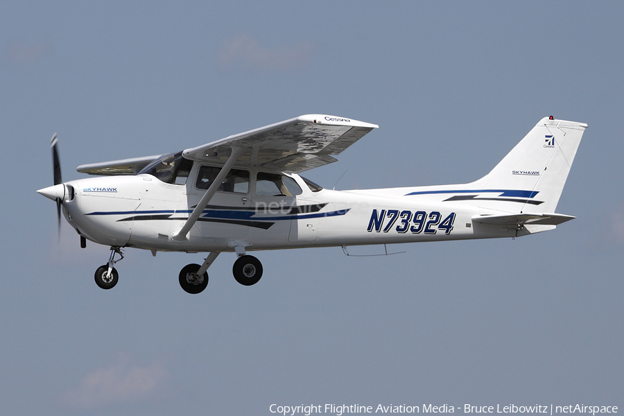 (Private) Cessna 172N Skyhawk (N73924) | Photo 157346