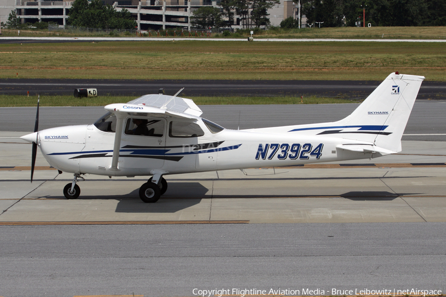 (Private) Cessna 172N Skyhawk (N73924) | Photo 173582