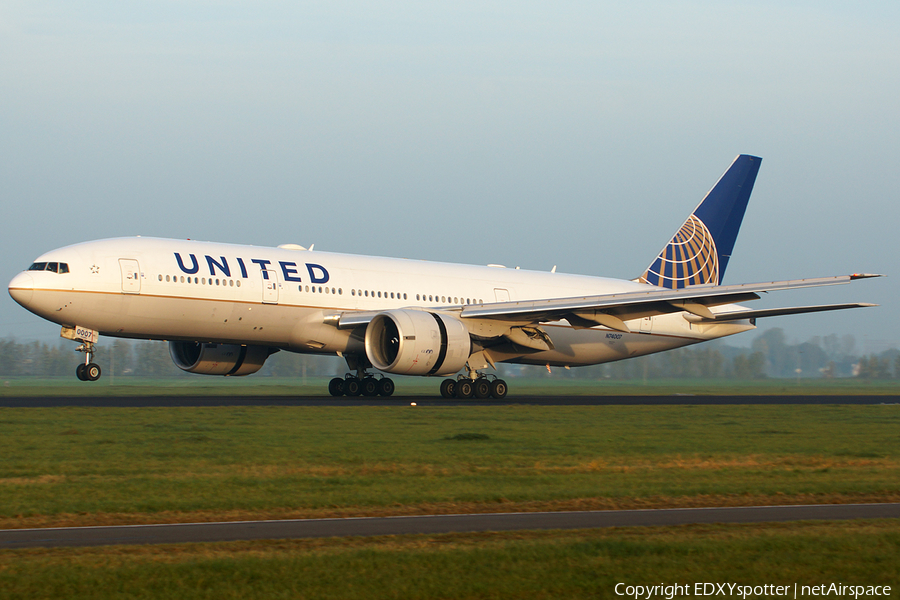 United Airlines Boeing 777-224(ER) (N74007) | Photo 278161