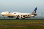 United Airlines Boeing 777-224(ER) (N74007) at  Amsterdam - Schiphol, Netherlands