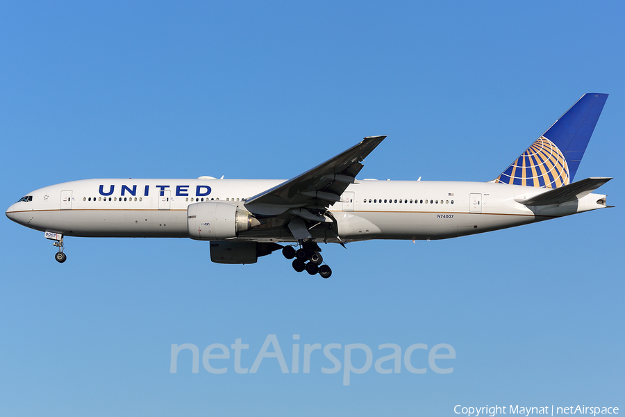 United Airlines Boeing 777-224(ER) (N74007) | Photo 226912