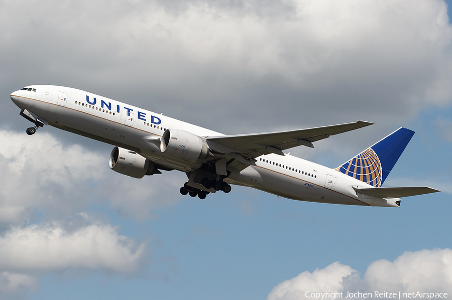 United Airlines Boeing 777-224(ER) (N74007) | Photo 51272