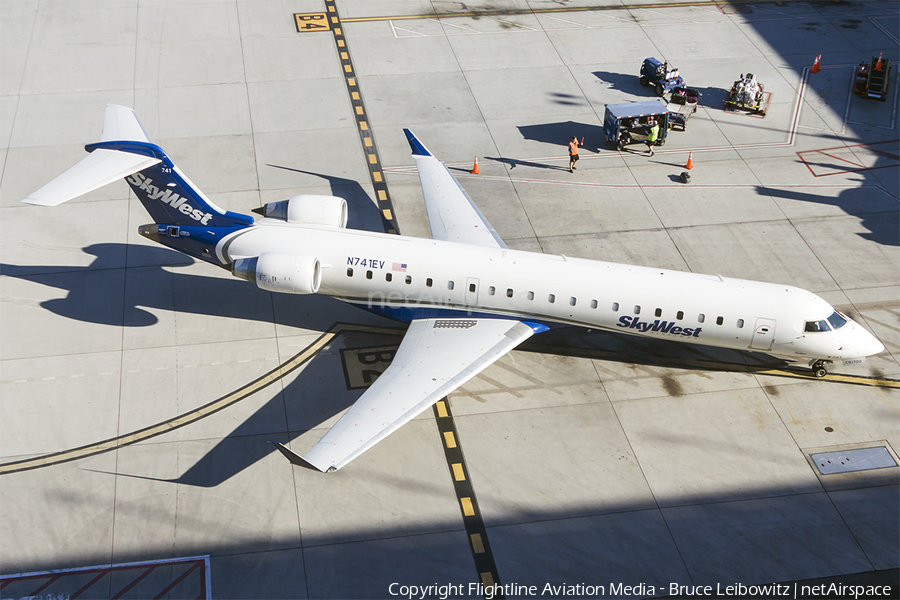 SkyWest Airlines Bombardier CRJ-701ER (N741EV) | Photo 510856