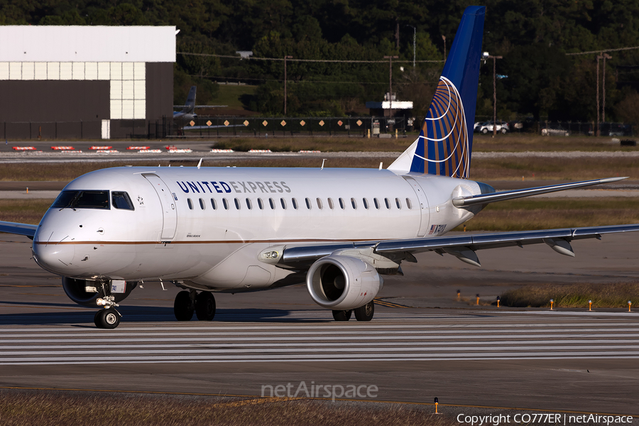 United Express (Republic Airlines) Embraer ERJ-175LR (ERJ-170-200LR) (N741YX) | Photo 395579