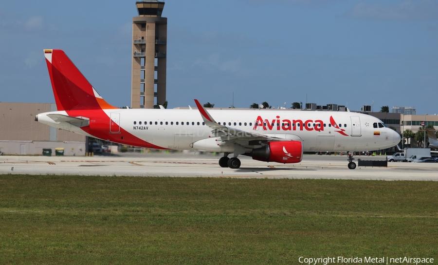 Avianca Airbus A320-214 (N742AV) | Photo 358125