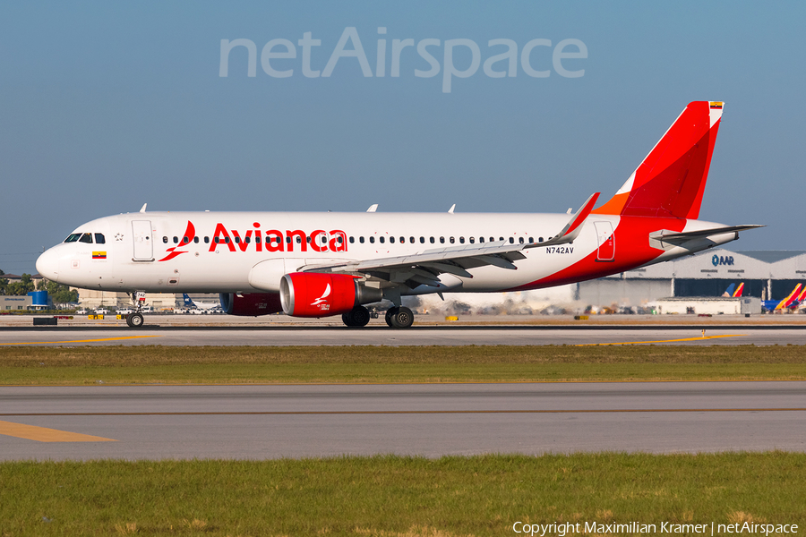 Avianca Airbus A320-214 (N742AV) | Photo 603381