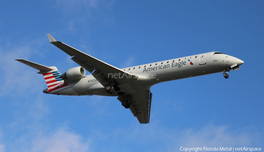 American Eagle (SkyWest Airlines) Bombardier CRJ-701ER (N742SK) | Photo 305450