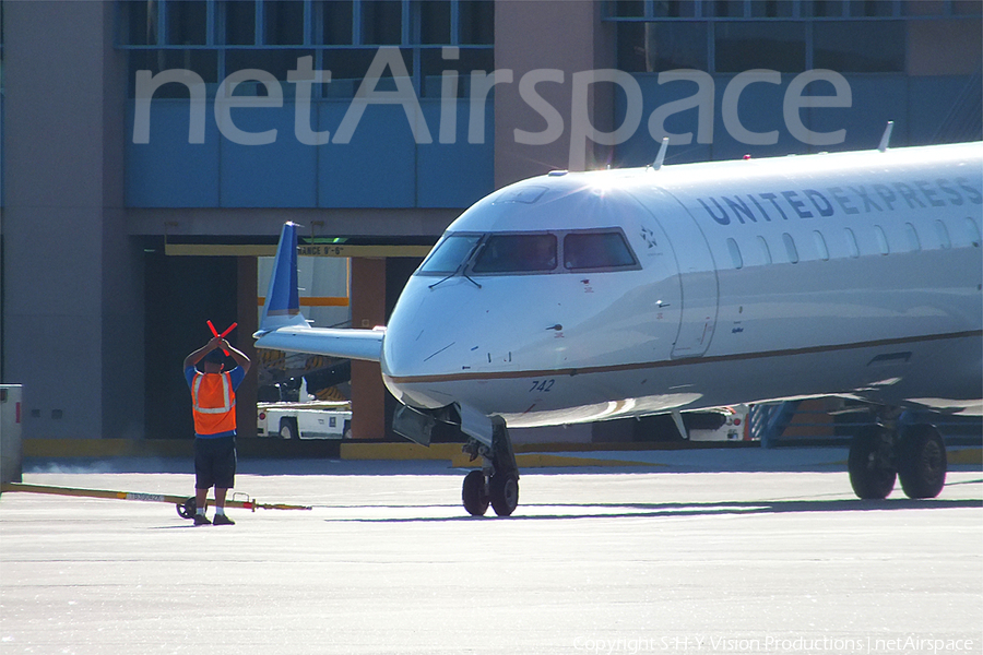 United Express (SkyWest Airlines) Bombardier CRJ-701ER (N742SK) | Photo 11176