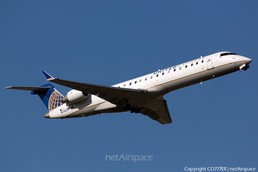 United Express (SkyWest Airlines) Bombardier CRJ-701ER (N742SK) | Photo 289714