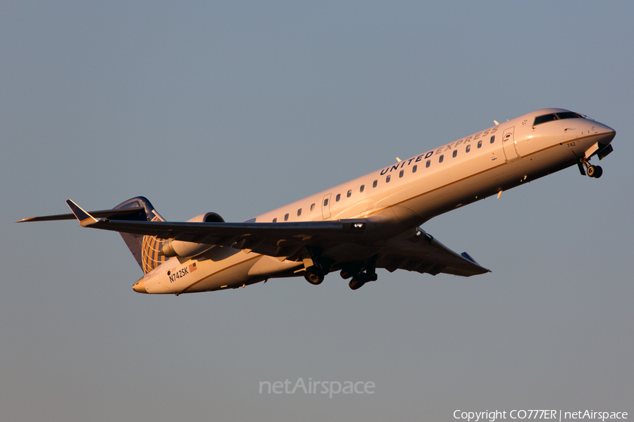 United Express (SkyWest Airlines) Bombardier CRJ-701ER (N742SK) | Photo 48348