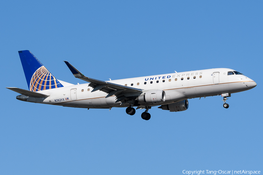 United Express (Republic Airlines) Embraer ERJ-175LR (ERJ-170-200LR) (N742YX) | Photo 524917