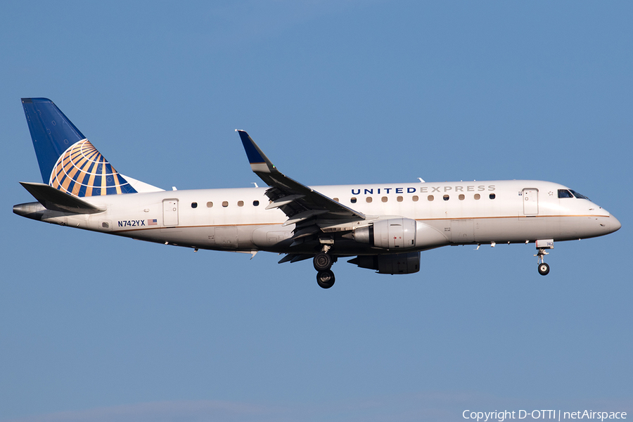 United Express (Republic Airlines) Embraer ERJ-175LR (ERJ-170-200LR) (N742YX) | Photo 599911