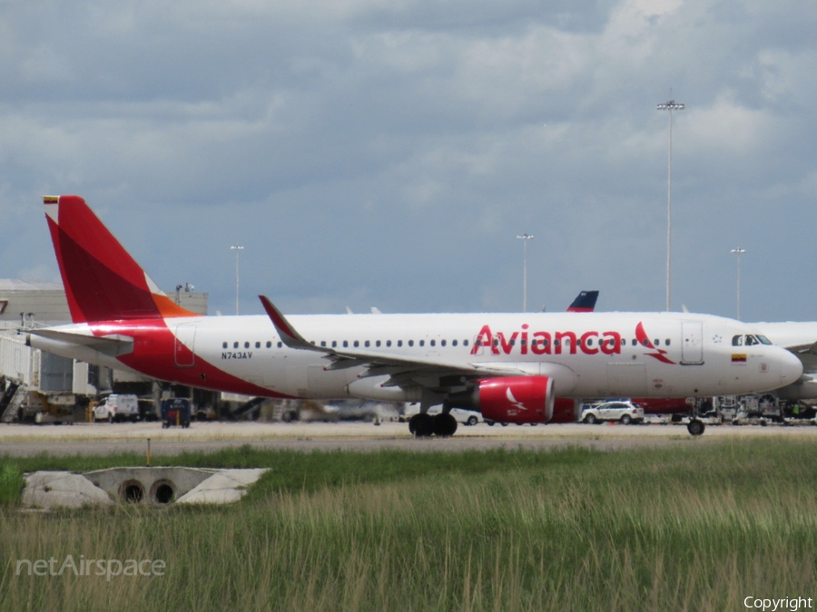 Avianca Airbus A320-214 (N743AV) | Photo 518096