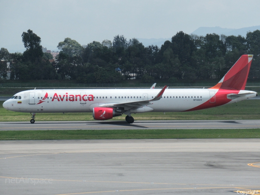 Avianca Airbus A321-211 (N744AV) | Photo 304079