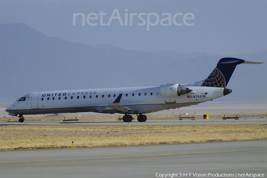 United Express (SkyWest Airlines) Bombardier CRJ-701ER (N744SK) | Photo 24159