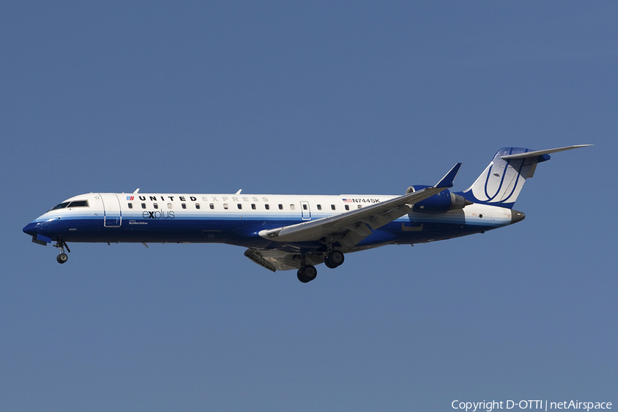 United Express (SkyWest Airlines) Bombardier CRJ-701ER (N744SK) | Photo 278880