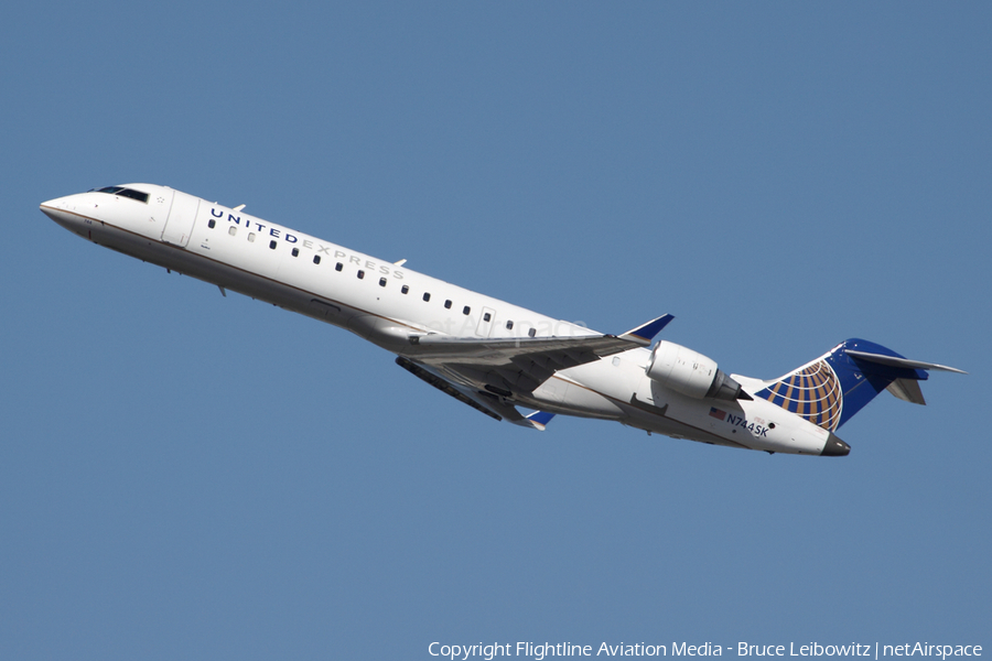 United Express (SkyWest Airlines) Bombardier CRJ-701ER (N744SK) | Photo 80581