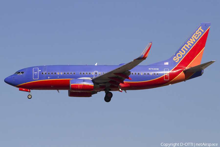 Southwest Airlines Boeing 737-7H4 (N744SW) | Photo 457374