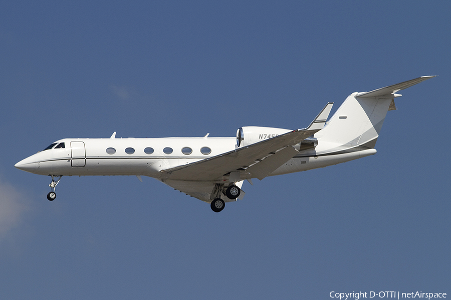 (Private) Gulfstream G-IV (N745RS) | Photo 336561