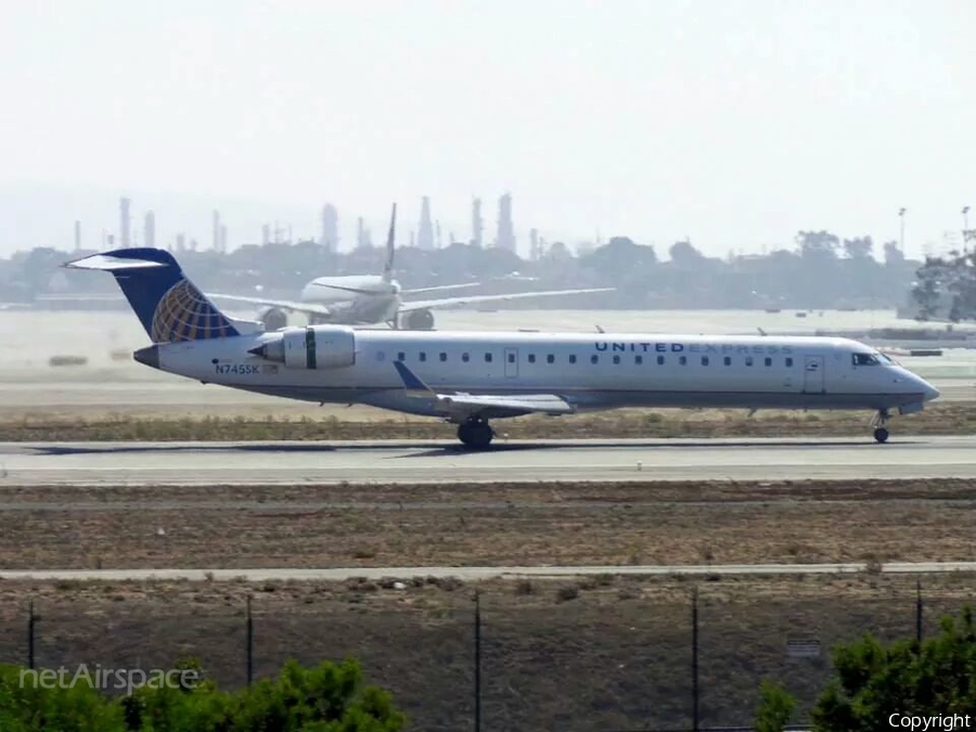 United Express (SkyWest Airlines) Bombardier CRJ-701ER (N745SK) | Photo 58754