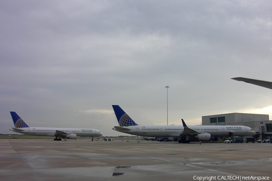 United Airlines Boeing 757-324 (N74856) | Photo 29485