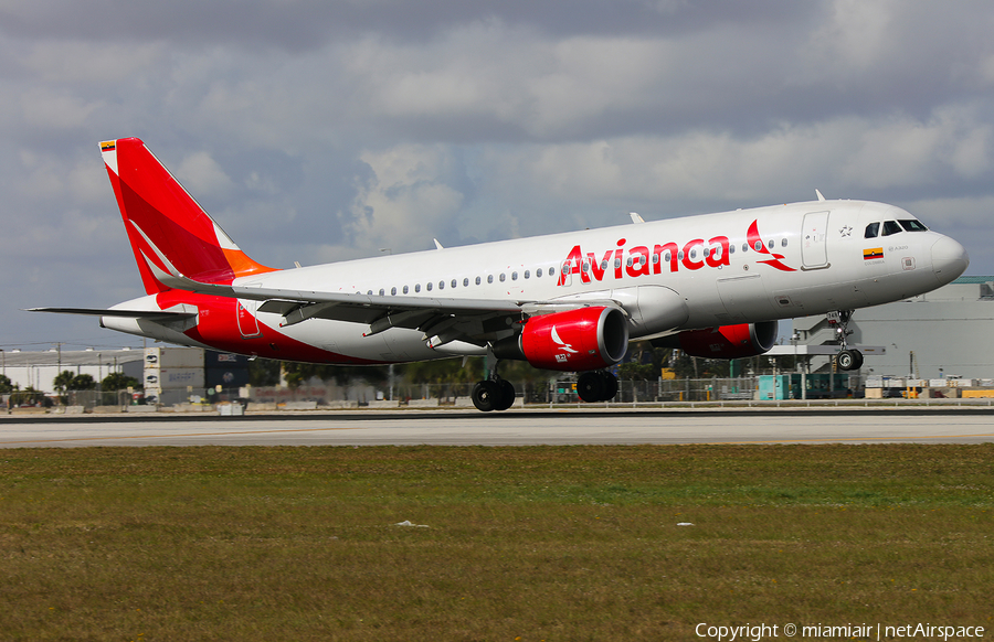 Avianca Airbus A320-214 (N748AV) | Photo 219442