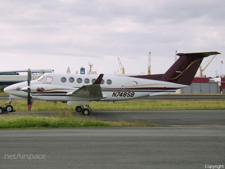(Private) Beech King Air 350 (N748SB) | Photo 494078