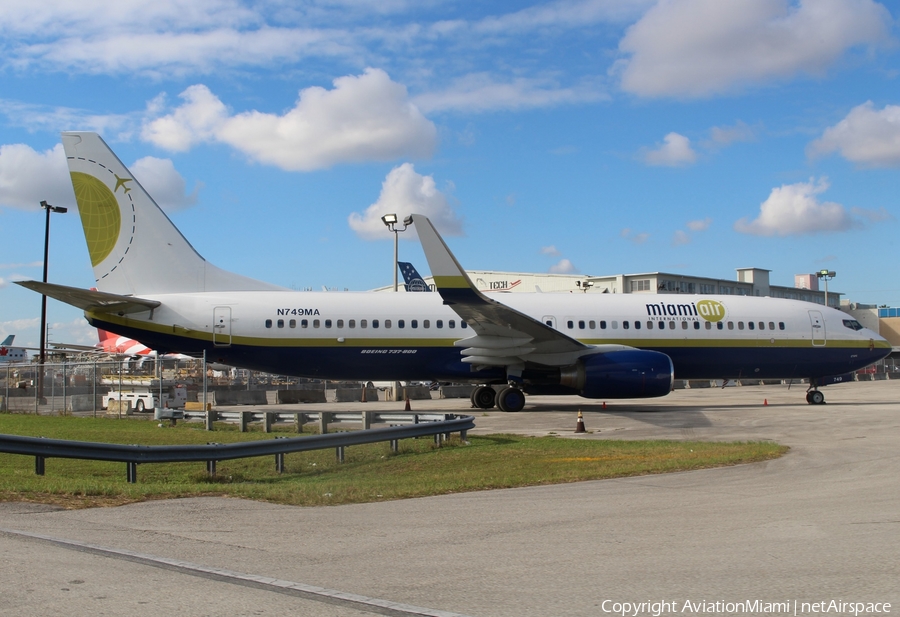 Miami Air International Boeing 737-8HX (N749MA) | Photo 206068