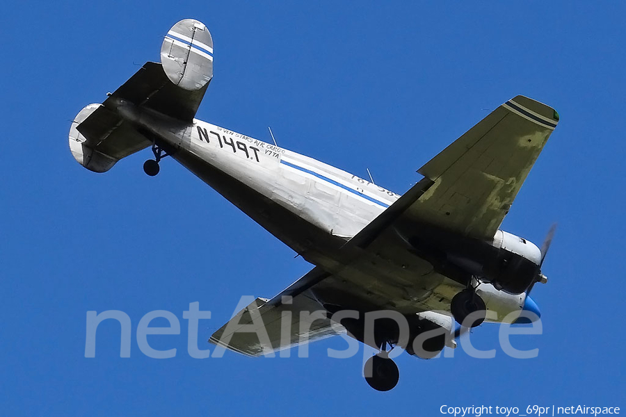 Seven Stars Air Cargo Beech E18S (N749T) | Photo 67906