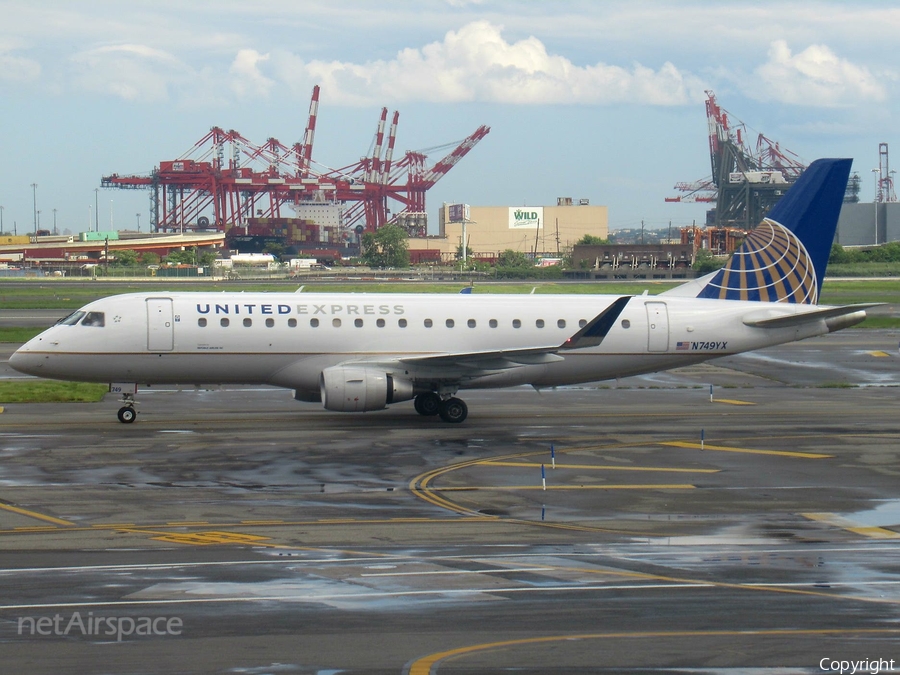 United Express (Republic Airlines) Embraer ERJ-175LR (ERJ-170-200LR) (N749YX) | Photo 259595