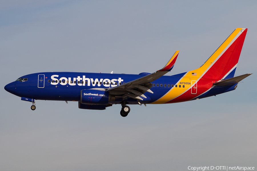 Southwest Airlines Boeing 737-7H4 (N750SA) | Photo 137541