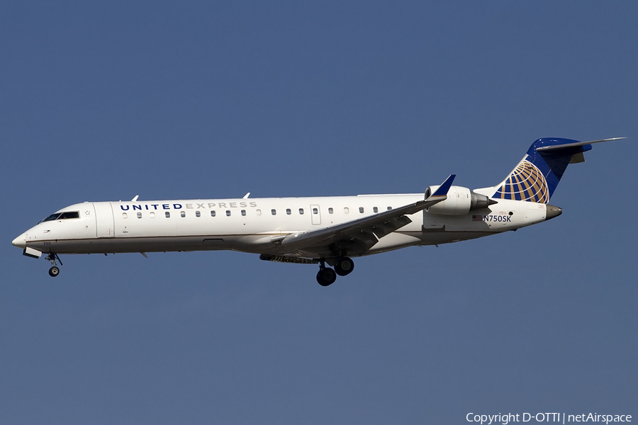 United Express (SkyWest Airlines) Bombardier CRJ-701ER (N750SK) | Photo 458324