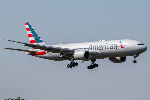 American Airlines Boeing 777-223(ER) (N751AN) at  Milan - Malpensa, Italy