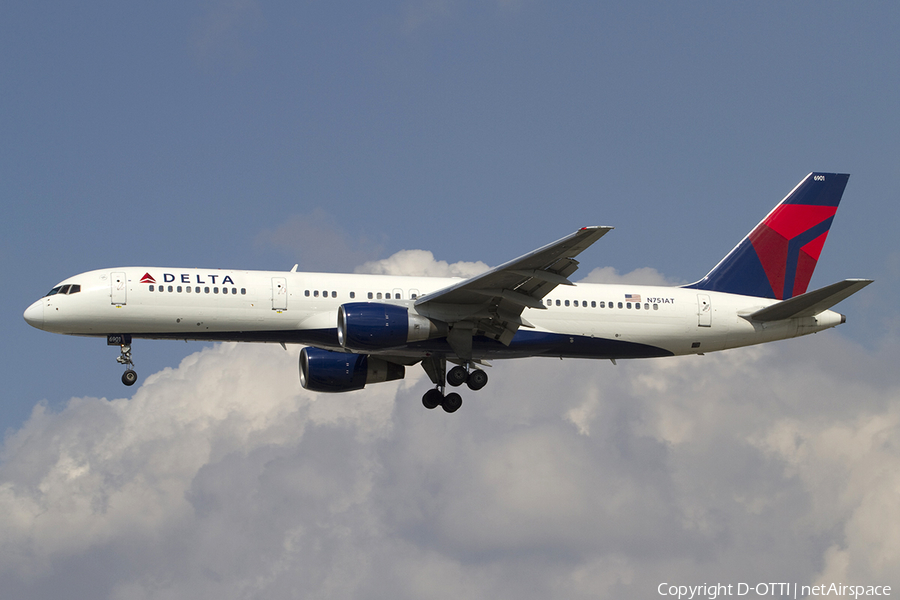 Delta Air Lines Boeing 757-212 (N751AT) | Photo 339386