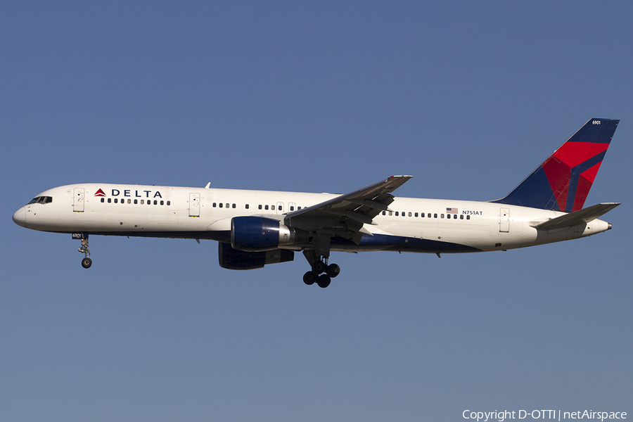 Delta Air Lines Boeing 757-212 (N751AT) | Photo 467450