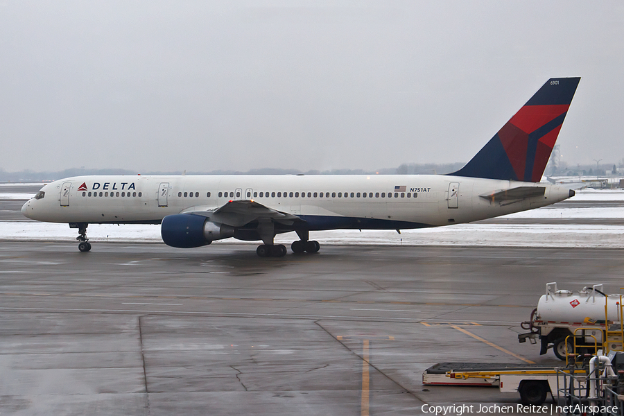 Delta Air Lines Boeing 757-212 (N751AT) | Photo 96139