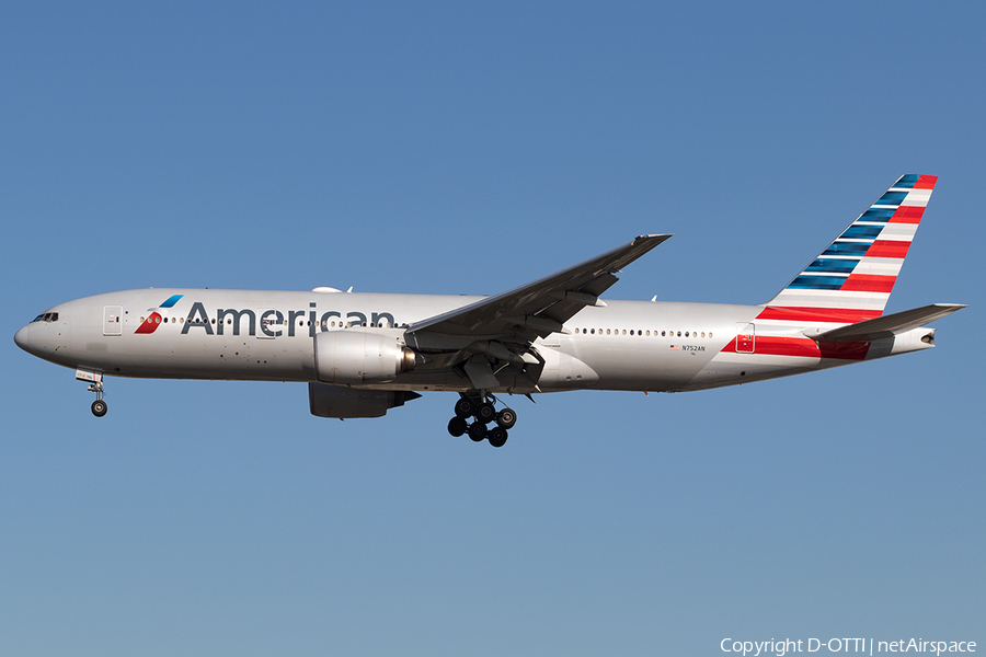 American Airlines Boeing 777-223(ER) (N752AN) | Photo 146042