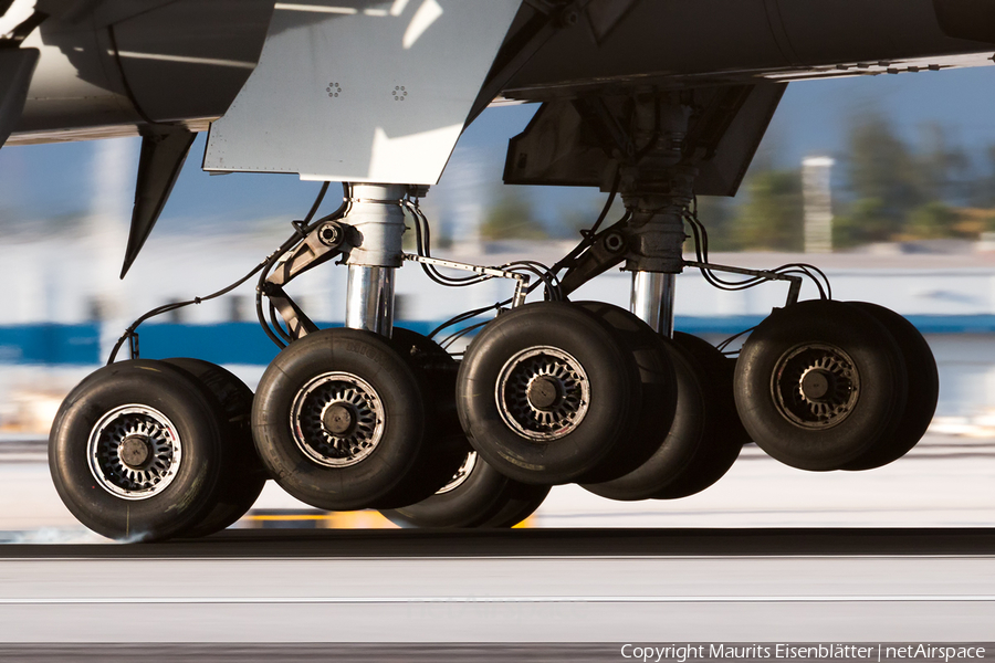 American Airlines Boeing 777-223(ER) (N752AN) | Photo 151525