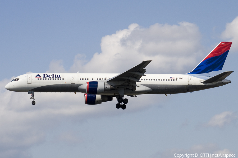 Delta Air Lines Boeing 757-212 (N752AT) | Photo 177212