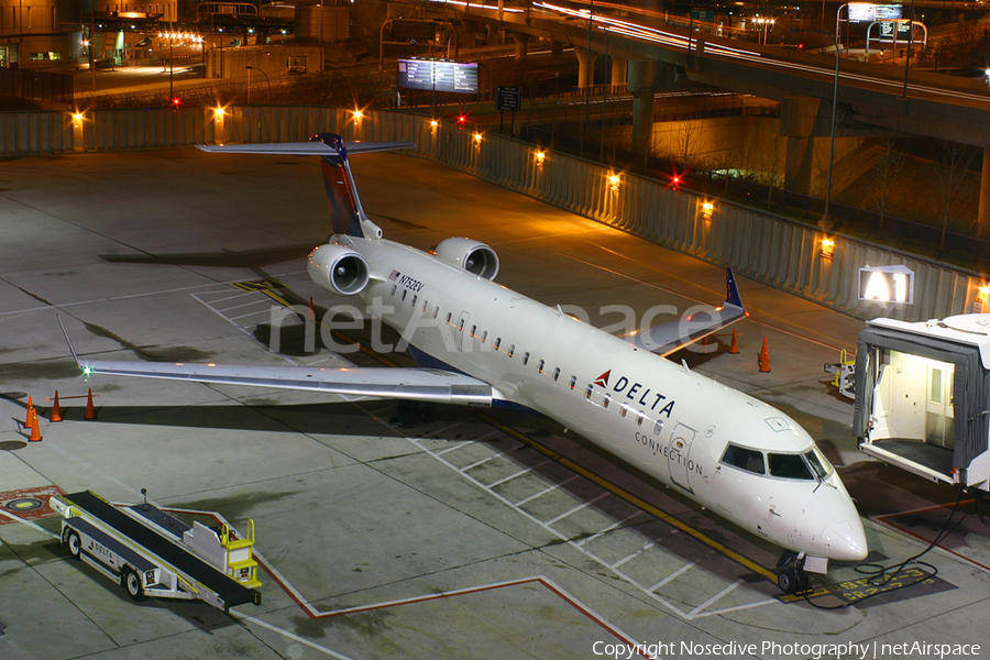 Delta Connection (ExpressJet Airlines) Bombardier CRJ-701 (N752EV) | Photo 17074
