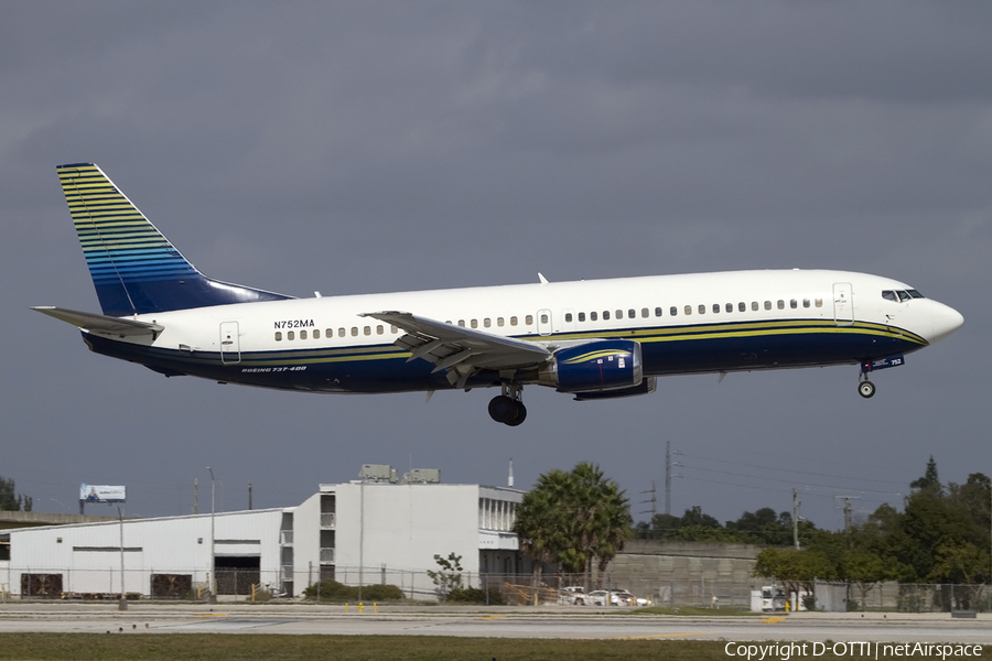 Miami Air International Boeing 737-48E (N752MA) | Photo 422579