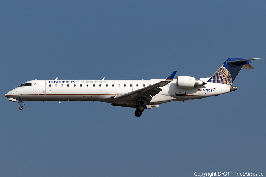 United Express (SkyWest Airlines) Bombardier CRJ-701ER (N752SK) | Photo 143752