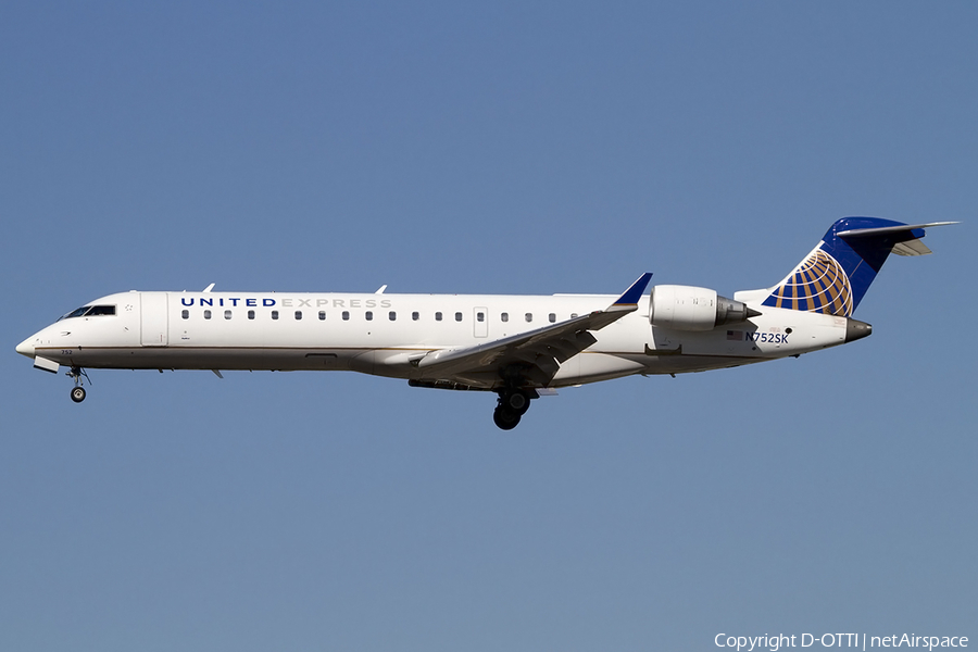 United Express (SkyWest Airlines) Bombardier CRJ-701ER (N752SK) | Photo 457407