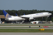 United Airlines Boeing 737-924 (N75410) at  Houston - George Bush Intercontinental, United States
