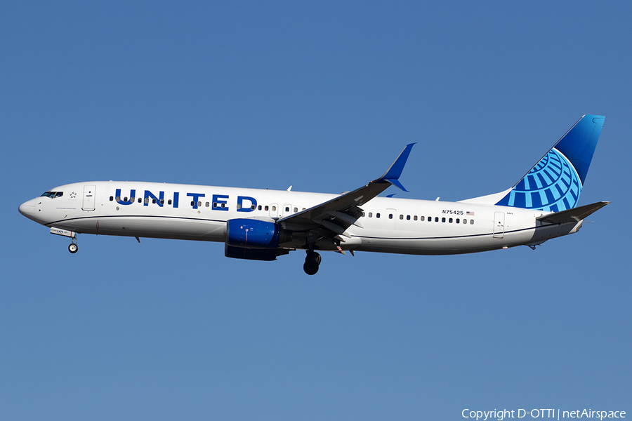 United Airlines Boeing 737-924(ER) (N75425) | Photo 540666