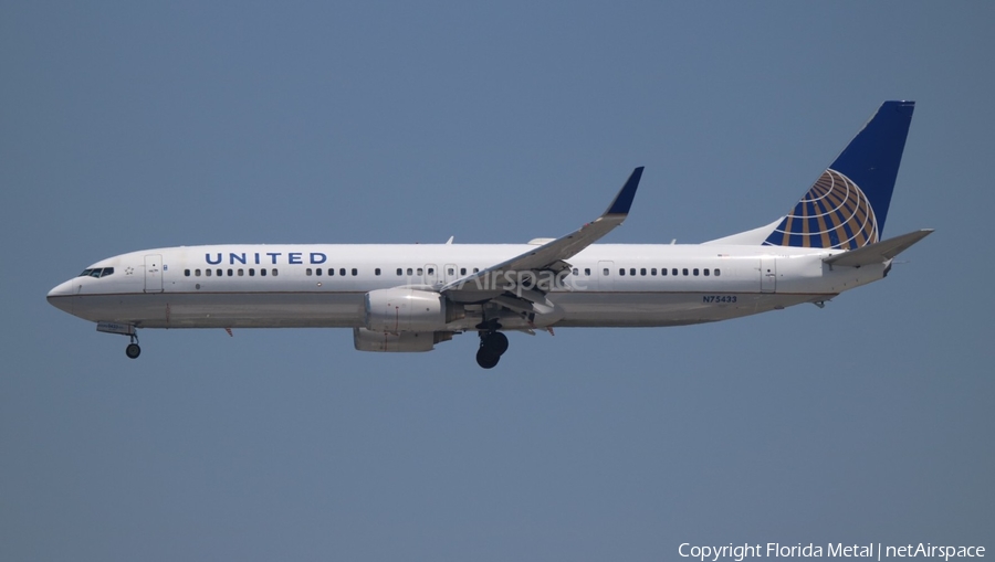 United Airlines Boeing 737-924(ER) (N75433) | Photo 294087