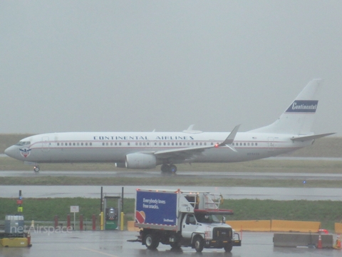 United Airlines Boeing 737-924(ER) (N75435) at  Denver - International, United States